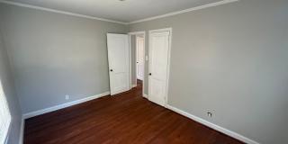 2 Bedroom House near Downtown Raleigh east of Oakwood Gallery 3