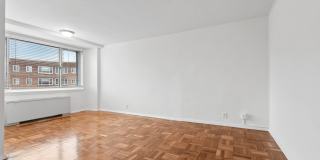 Quebec House Gallery 27