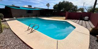 East- 3 bedroom/ 2 bathroom home with sparkling pool! Gallery 9