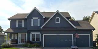 Large house with 3 car garage Gallery 1