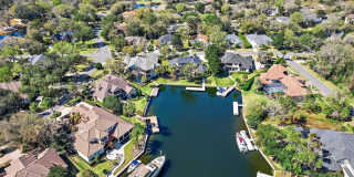 Stunning Lagoon Residence! Gallery 67