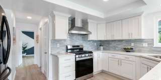 Stunning 5-Bed, 4-Bath Fully Furnished Home in Prestigious Huntington Harbour Stunning 5-Bed, 4-Bath Fully Furnished Home in Prestigious Huntington Harbour Gallery 6