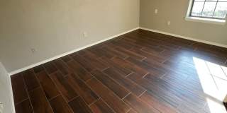 3 Bed 1.5 Bath Total Electric House, With 1 Car Garage. Yard Care Included. Gallery 1