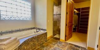 Beautiful Home in an Exclusive Gated Community Gallery 16