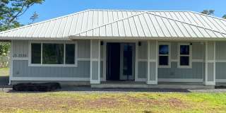 Modern Home in Hawaiian Paradise Park Gallery 1