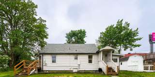 Bright & Charming 2bed/1bath + Den Home in Tacoma! Gallery 1