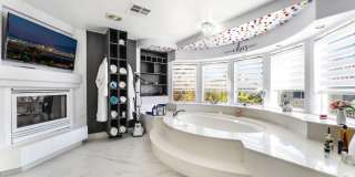 Luxury Living in Guard-Gated Royal Highlands! Gallery 30