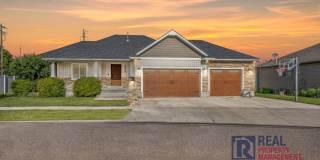 Beautiful - Elegant - 5 Bedrooms - 3 Car - 3,700 sq ft - Home for rent Beautiful - Elegant - 5 Bedrooms - 3 Car - 3,700 sq ft - Home for rent Gallery 1