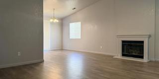 4/2 with open floor plan Available NOW!! Gallery 5