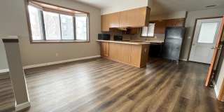 Rent Special - Spacious End Unit 2 Bed/1 Bath Townhome! Gallery 1