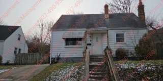 Great 3 bed 2 bath with AC close to everything! Gallery 1