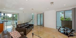 561 NE 15th Avenue Gallery 2