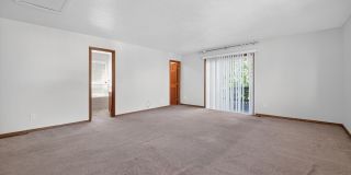 Spacious 6BR House in Lakewood Gallery 16