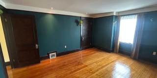514 E Howard St Gallery 13