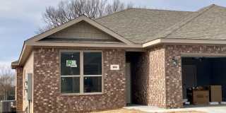 ***1/2 OF FIRST MONTH FREE IF YOU MOVE IN BEFORE 10/1*** Gallery 1