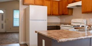 Charming 4 bedroom, 2 bathroom home in Greensboro w lake front views Gallery 16