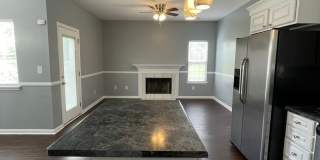 Lovely Single Family House with New Flooring & Paint! 2-Car Garage Gallery 9