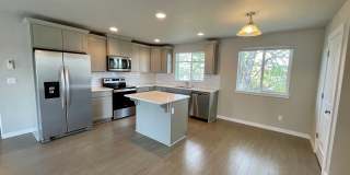 Beautiful 3 Bedroom Duplex with Garage! Gallery 6