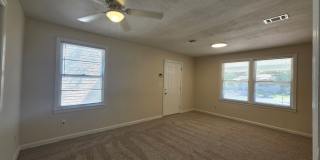 Updated 2BR/1BA Home with a fenced back yard Gallery 5