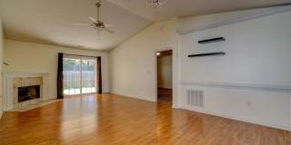 Large 2 BR, 2 BA Dual Master Suite in Boiling Springs Convenient to Shopping, Dining, Easy Access to I-85 Gallery 11