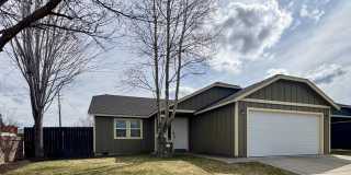 Great Location! 3 Bedroom Home in SW Bend! Gallery 1