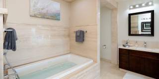 Wailupe Seaside Haven: Beachfront Luxury Home w/ Infinity Pool & City Proximity Gallery 18