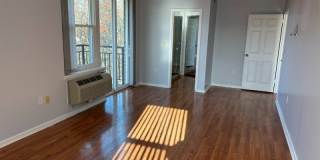 300 Main St Gallery 10