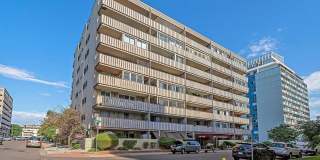 Condo 1Bed 1Bath - Long Realty and Property Management Gallery 1