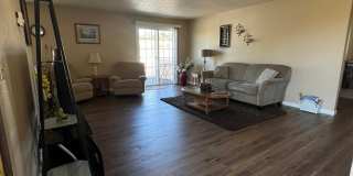 2 Bedroom, 1 Bathroom Furnished Upstairs Apartment - Near Sky Lakes and Oregon Tech! Gallery 1