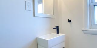 139-141 E Sycamore St Gallery 14