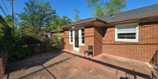 Charming Old Hickory Cottage with Vintage Character Gallery 16