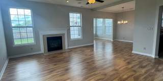 Three Bedroom Home with Fenced in Yard! Gallery 3