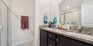 3be / 2.5ba Easy Access to Duke Townhouse Gallery 11