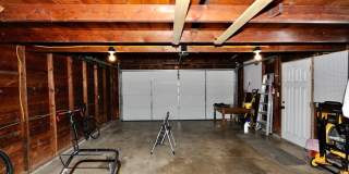 Charming 2 bed 1 bath bungalow with 2nd living room Gallery 40