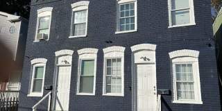Newly renovated 3 BR 1.5BA 1400 sf townhouse located in near downtown Norfolk. Gallery 13
