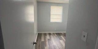 1305 W 6th St #1-4 Gallery 10