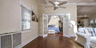 2323 Grand Canal Gallery 14