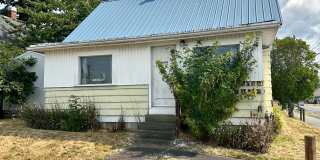 LEASE ASSIGNMENT: Available 9/4/2026! 3 bdrm/1 bath House! 12-month lease! Gallery 1