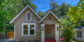 UT PRE-LEASE: 3 BR / 2 BA Completely Remodel - North Campus - Big Backyard Gallery 1