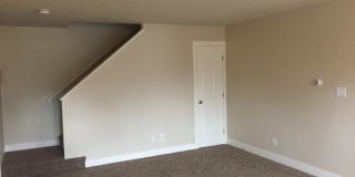 Updated 2 Bedroom Townhome for Rent in Loveland: Shared Garage, Patio, Washer/Dryer Hookups Gallery 6