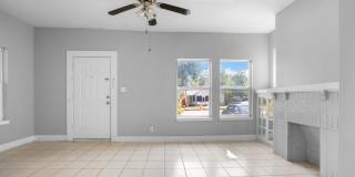 Available Now! Charming 2 Bed / 2 Bath Craftsman Home Near Downtown Waco Available Now! Charming 2 Bed / 2 Bath Craftsman Home Near Downtown Waco Gallery 6