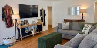 3/2 Duplex Conveniently Situated in an Established Neighborhood! Gallery 5