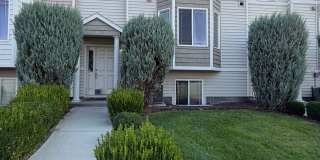 3 bed 3.5 bath Townhome available on Rd 68! Gallery 1