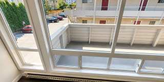 Bright 1 Bed / 1 Bath Apartment for Rent in North Seattle Private Balcony, Near Green Lake & Northgate! Gallery 5