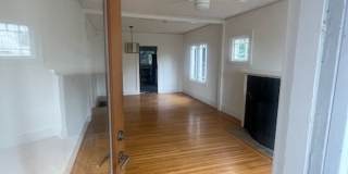 Great House in Oakland with a yard! 2 Beds, 1 Bath Gallery 17