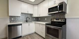 Updated 3BR house with fenced yard! Gallery 1