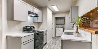 Beautiful updated home in The Village - 2 bed 1 bath Gallery 22