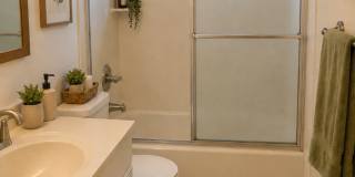 Updated 2 bedroom 1 bath condo in a quiet park like setting with a community pool Gallery 6