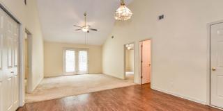 3 Bedroom, 2 Bath Home with Fully Fenced Yard – Pet Friendly! Gallery 3