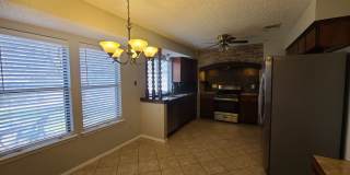 Great Central Location - 3 Bed / 2 Bath Single Story! Gallery 8